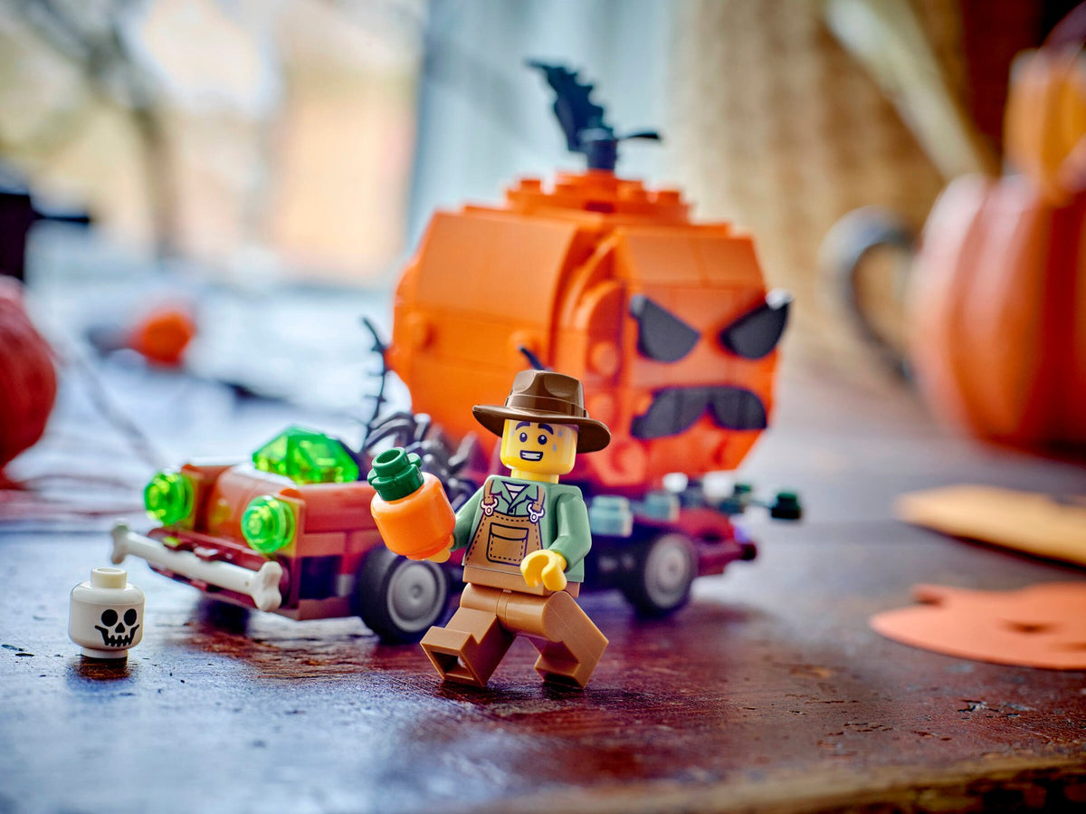 LEGO 40822 Jack-O'-Lantern Pickup Truck – on display