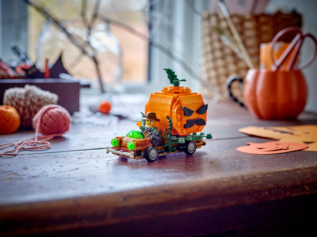 LEGO 40822 Jack-O'-Lantern Pickup Truck – on display