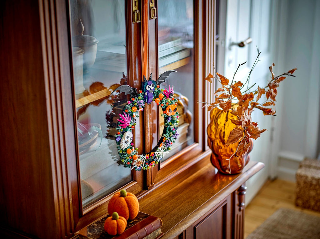 LEGO 40825 Halloween Wreath – on display