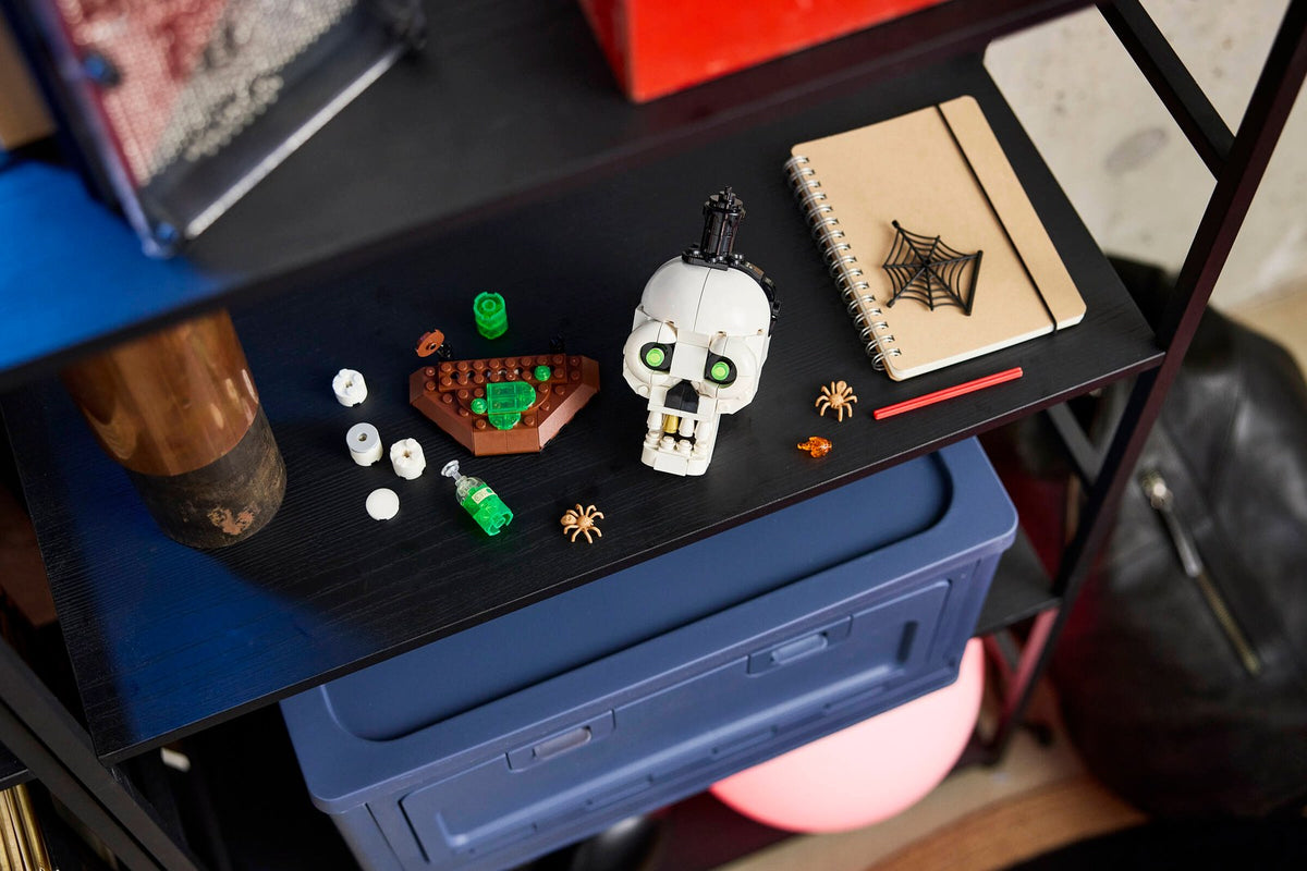 LEGO 40883 Halloween Skull Candle – on display