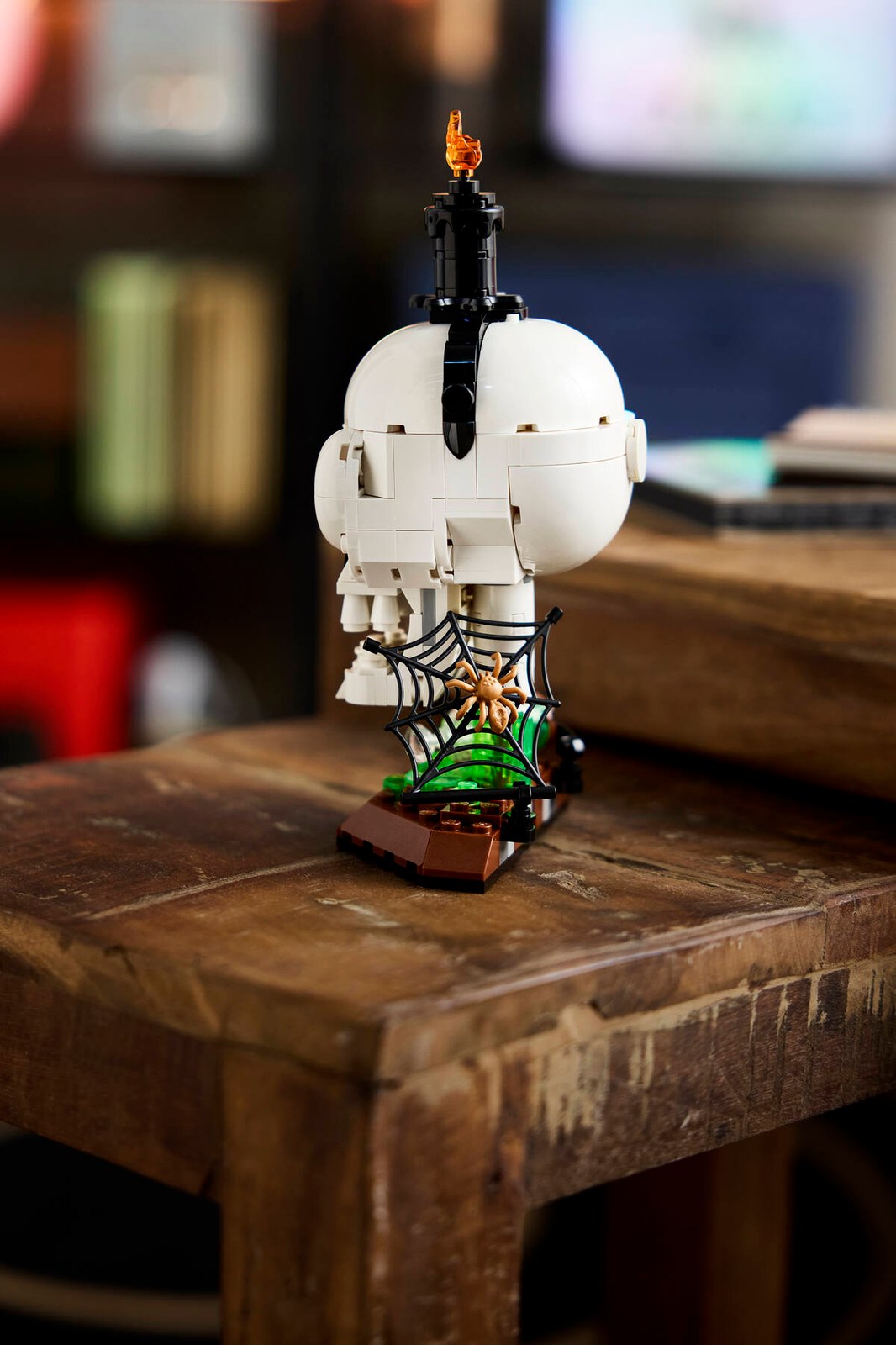 LEGO 40883 Halloween Skull Candle – on display