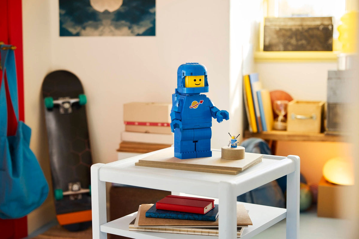 LEGO 40921 Up-Scaled Blue Astronaut Minifigure – on display