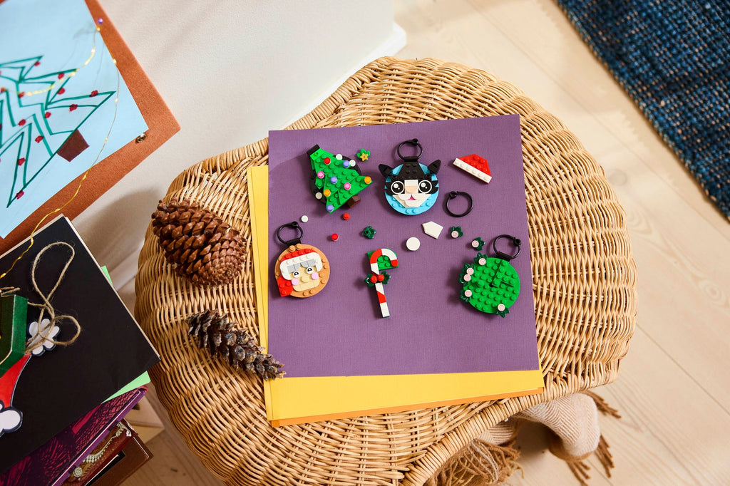 LEGO 40862 Holiday Ornament Selection 2 – on display