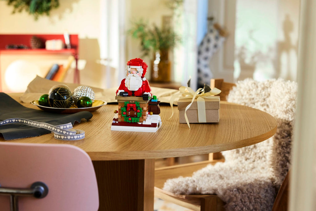 LEGO 40874 Santa's Holiday Countdown – on display