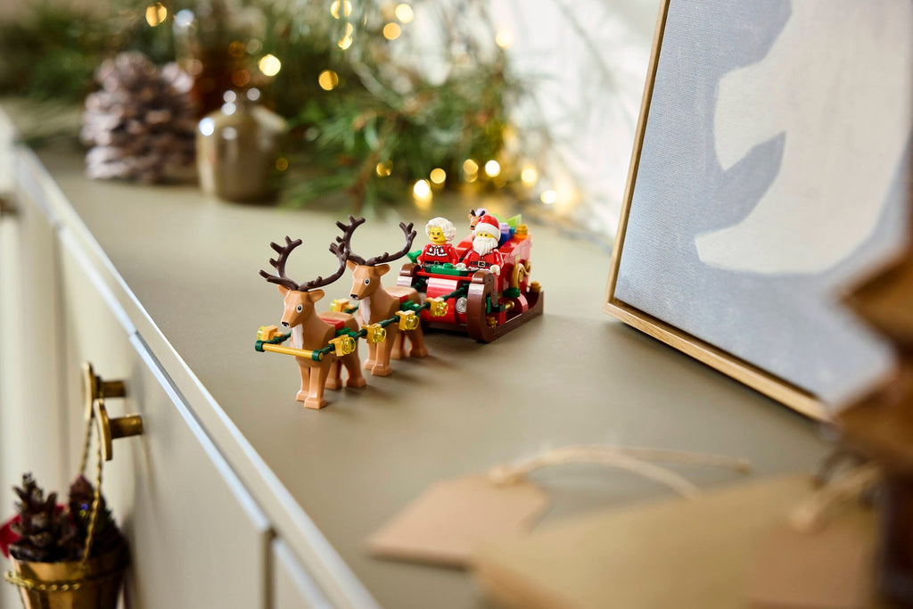 LEGO 40866 Santa's Holiday Sleigh Adventure – on display