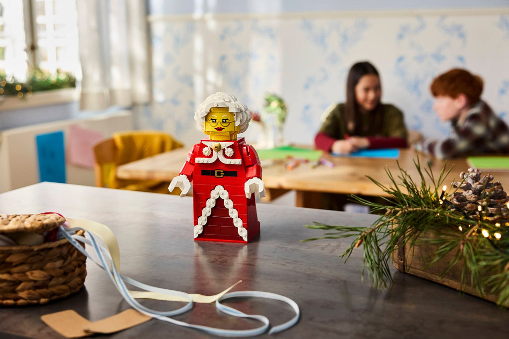 LEGO 40875 Up-Scaled Mrs. Claus Minifigure – on display