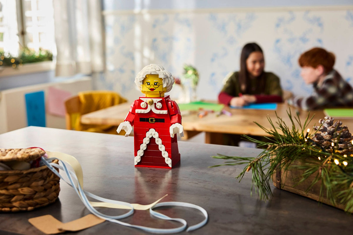 LEGO 40875 Up-Scaled Mrs. Claus Minifigure – on display